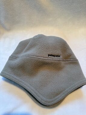Patagonia Fleece lined hat with ear flaps